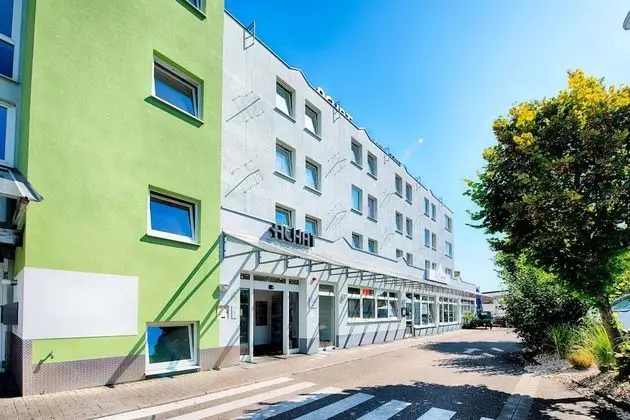 ACHAT Hotel Stuttgart Zuffenhausen - Dış Mekan