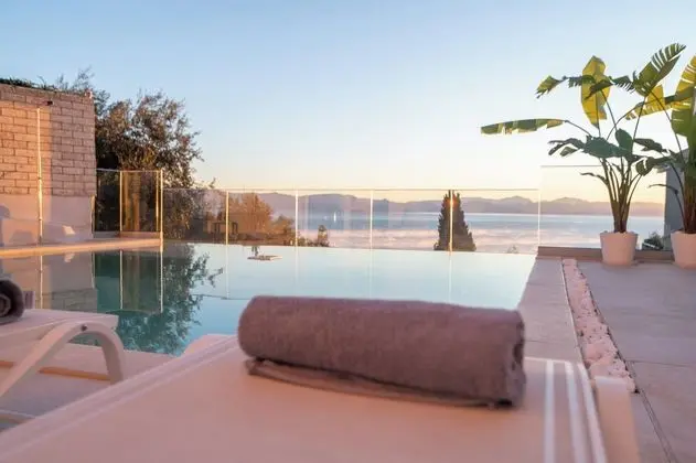 Achillion Luxury Corfu Villa - Havuz