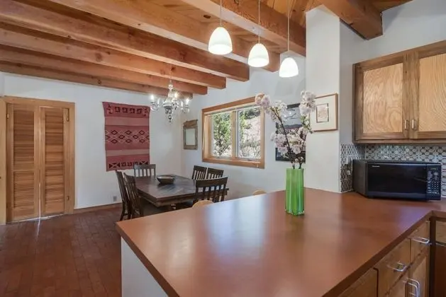 Acoma - Majestic Views, Near the Santa Fe Opera and Four Seasons in Tesuque - Mutfak