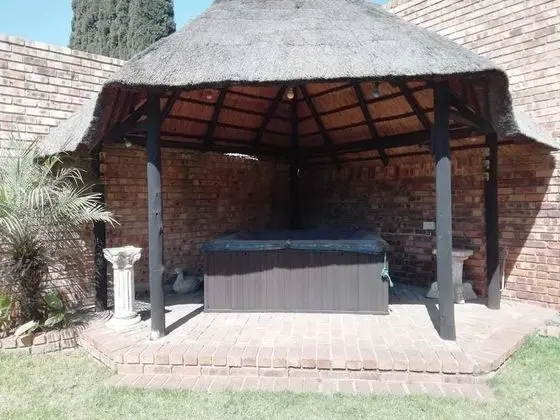 Acquila Bed and Breakfast - Havuz