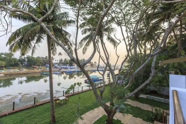 Acron Waterfront Resort - Dış Mekan