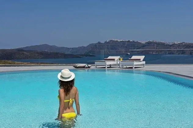 Acroterra Rosa Luxury Suites - Havuz