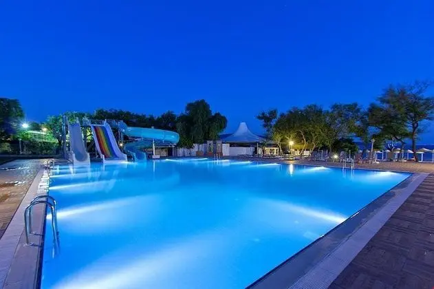 Ada World Hotel - Genel