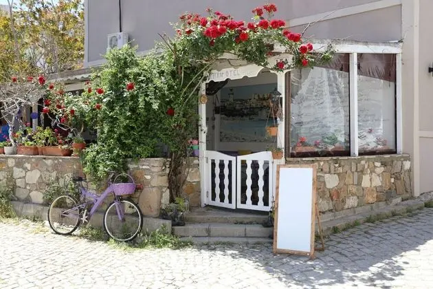 Adahan Bozcaada Otel - Oda Düzeni