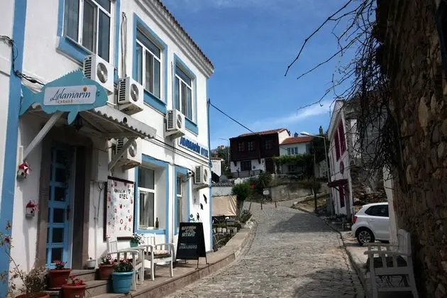 Adamarin Karahanlı Otel