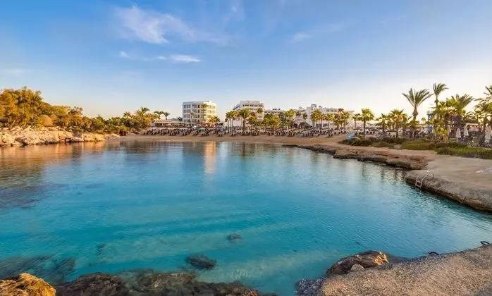 Adams Beach Hotel & Spa Deluxe Wing – Adults Only - Plaj