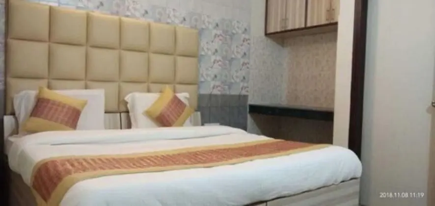 ADB Rooms Hotel Clink Residency - Oda