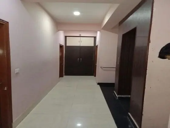 ADB Rooms Hotel De Pal Varanasi - İç Mekan