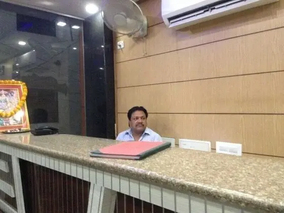 ADB Rooms Hotel De Pal Varanasi - Lobi