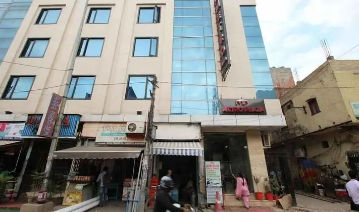 ADB Rooms Hotel Metro Plaza