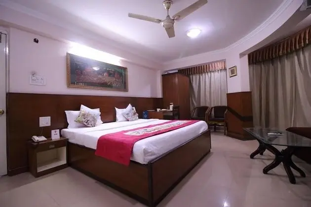 ADB Rooms Hotel Sahiwa