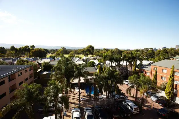 Adelaide Meridien Hotel and Apartments