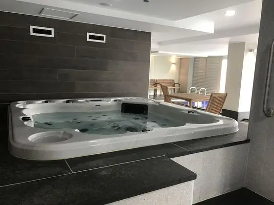 Adelaide North tce penthouse - Spa