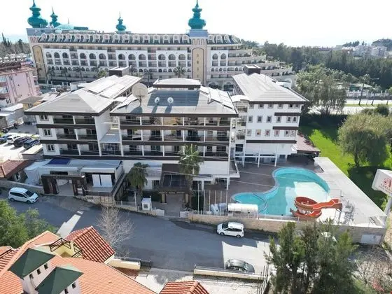 Adella Side Hotel