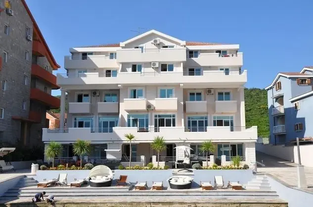 Adeona apartments - On the beach - Dış Mekan