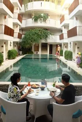 Adhi Jaya Sunset Hotel - CHSE Certified - Dış Mekan