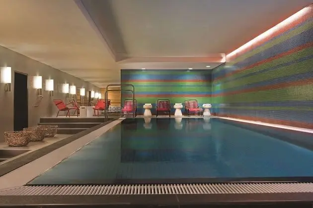 Adina Apartment Hotel Berlin Mitte - Havuz