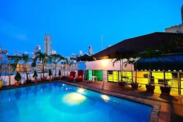 Admiral Suites