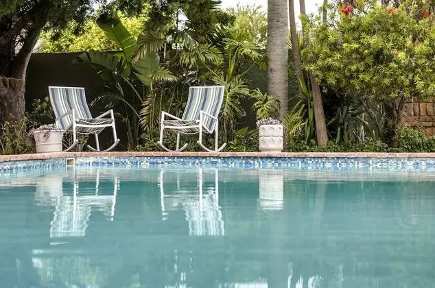 Admiral's Lodge Guest House B & B - Havuz