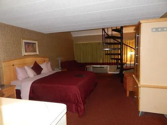 Admiralty Inn Suites
