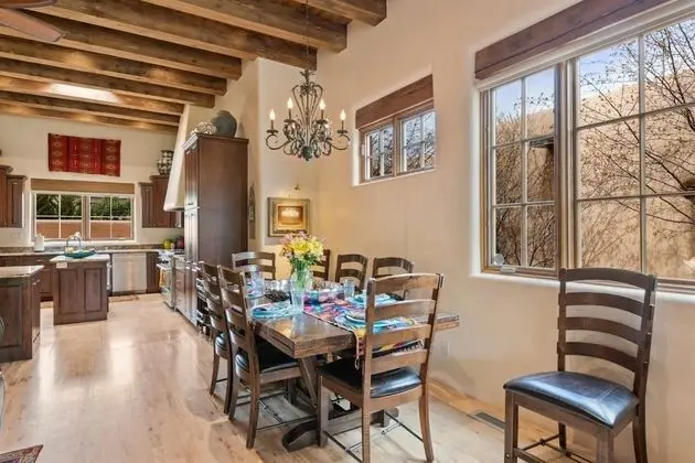 Adobe Dream - Luxury East Side Adobe Home, Light Filled and Spacious - Mutfak
