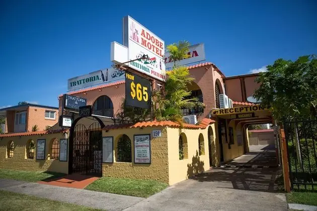 Adobe Motel - Dış Mekan