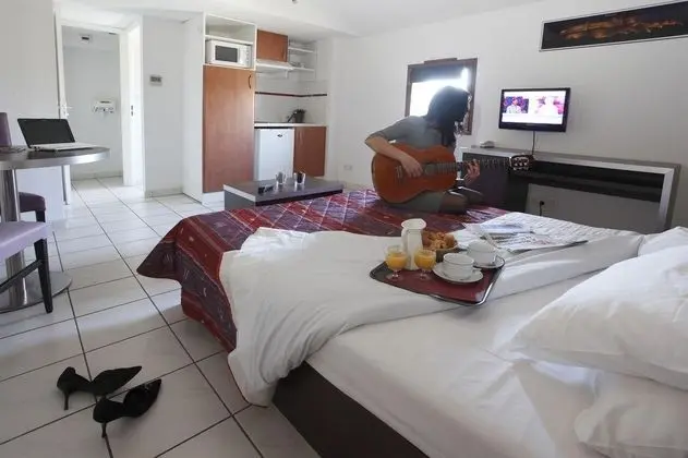 Adonis Carcassonne - La Barbacane