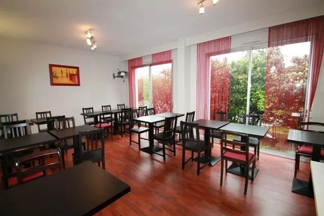 ADONIS LYON EST HOTEL ARTYS