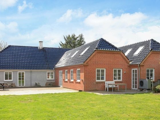 Adorable Holiday Home in Fur near Sea