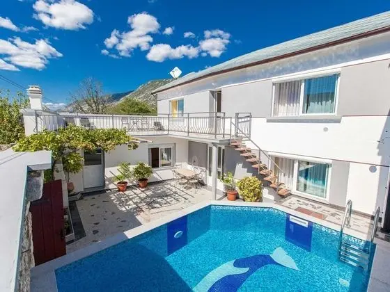 Adorable Holiday Home With Private Pool & Great Terrace - Dış Mekan