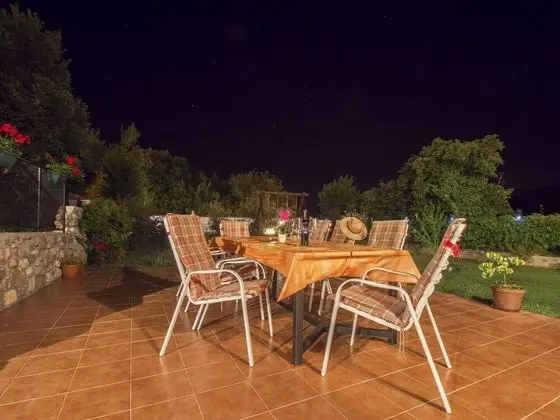 Adorable Holiday Home With Private Pool & Terrace With Barbecue - Oda Düzeni
