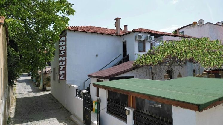 Ados HotelFotoğrafı