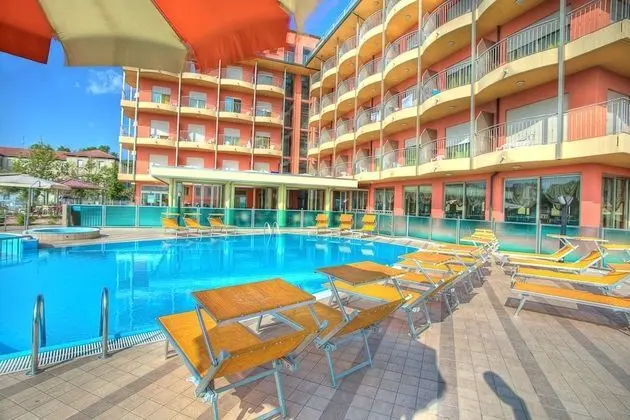 Hotel Adria Beach Club - Havuz