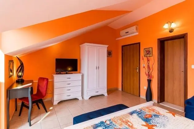 Villa Adrian - Six Bedroom Villa With Swimming Pool and Sea View ID Direct Booker 3663