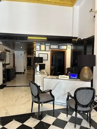 Adriano Hotel - Lobi