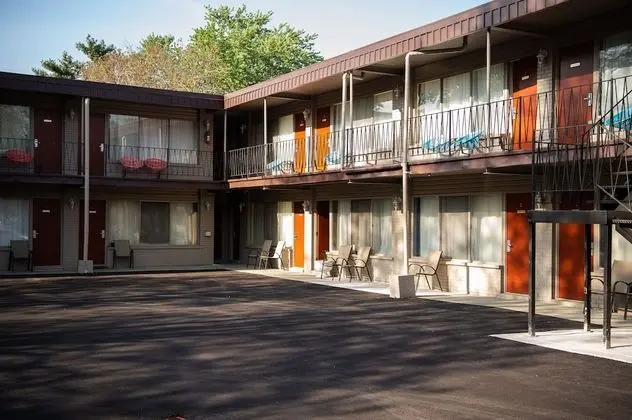 Advance Inn