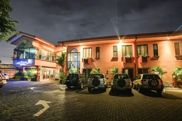 Adventure Inn - Dış Mekan