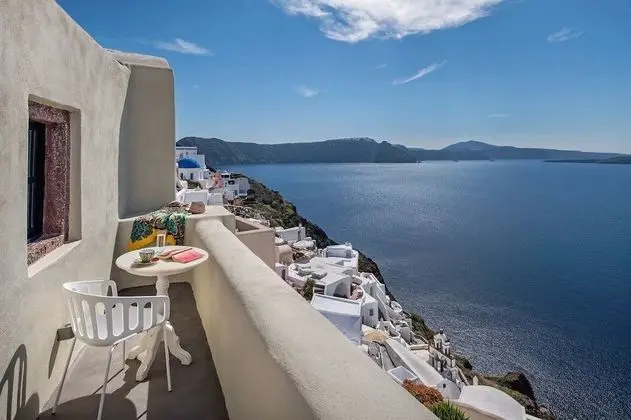 Aerie-Santorini