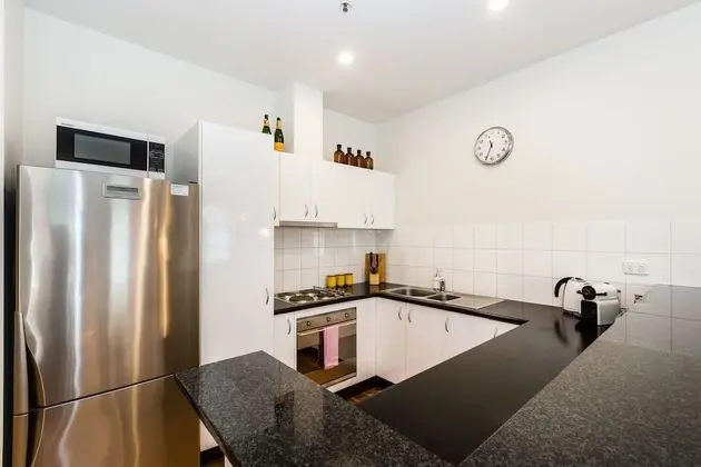 AERIN, 2BDR Melbourne Apartment - Mutfak