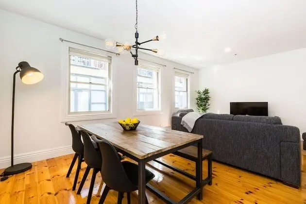 AERIN, 2BDR Melbourne Apartment - Oda Düzeni