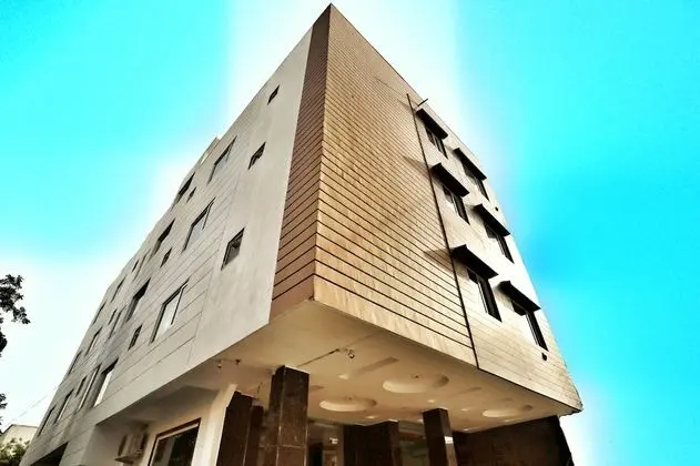 Hotel Aerocity Purple Orchid