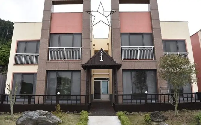 Aewol Red Castle