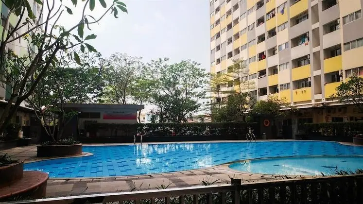 Affordable 2BR at Sentra Timur Apartment - Havuz