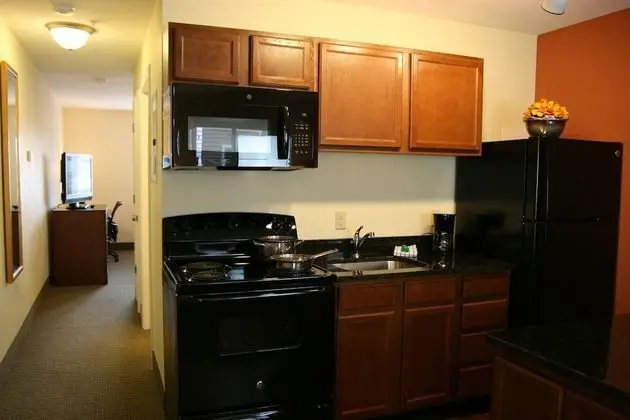 Affordable Suites Mooresville LakeNorman - Mutfak