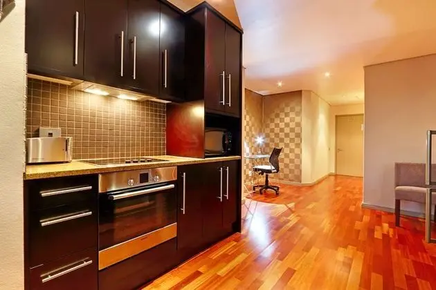 Afribode's Cartwright Apartments - Mutfak
