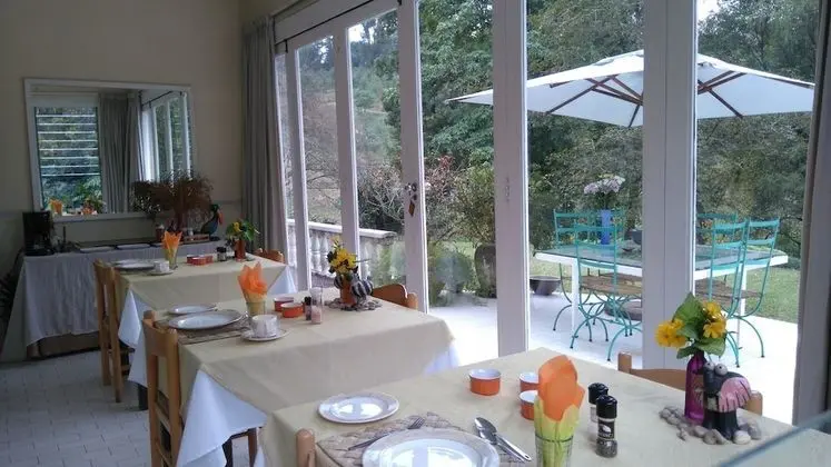 Africa's Eden Guesthouse - Yerinde Yemek