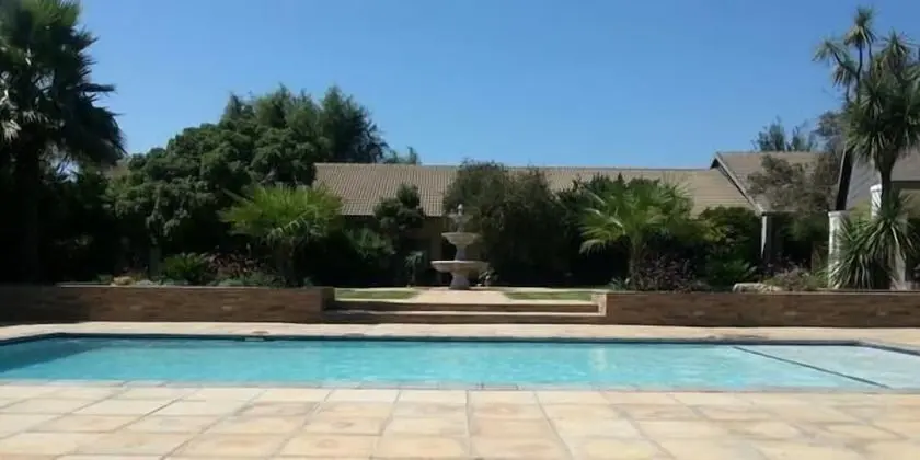 AfricaSky Guest House - Havuz