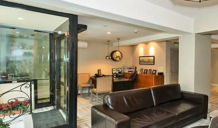 Agora Life Hotel - Lobi