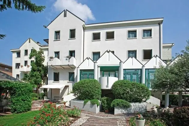 Ai Pini Park Hotel - Genel