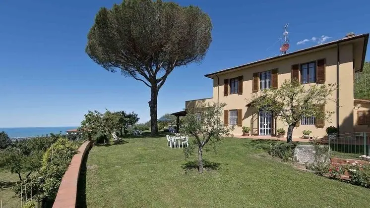 Villa Ai Venti 8 in Massarosa